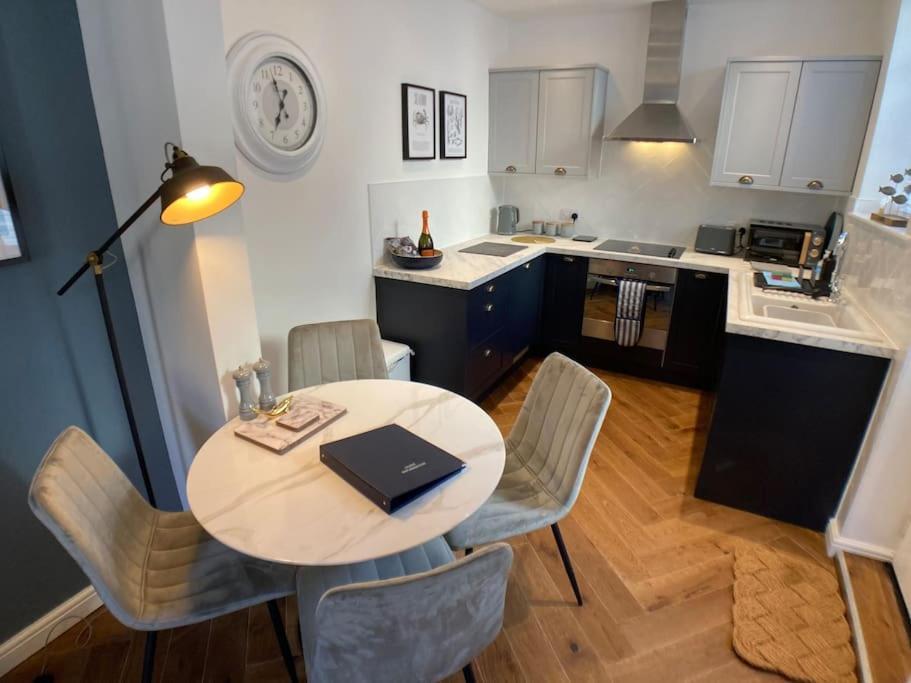 Cosy 2 Bedroom Cottage In Scarborough'S Old Town Exterior foto